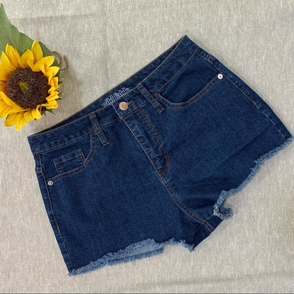 Wild Fable High Rise, Raw Hem, Dark Denim Shorts, 8, EUC